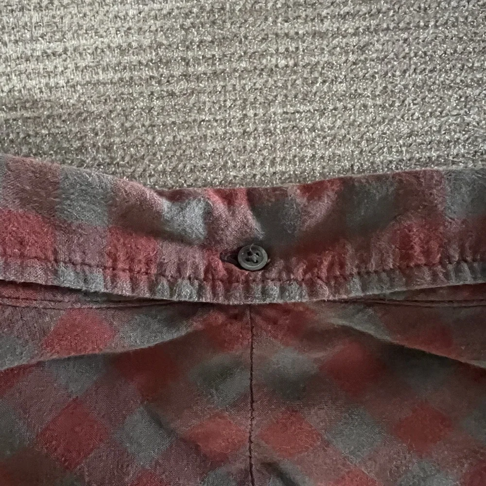 True Religion Sportswear Men's Button Down Plaid Shirt Size Large‎ Red & Gray